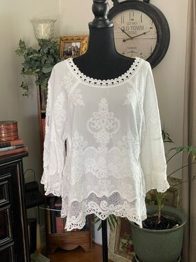 Democracy White Embroidered Crochet-Trim Boho Blouse